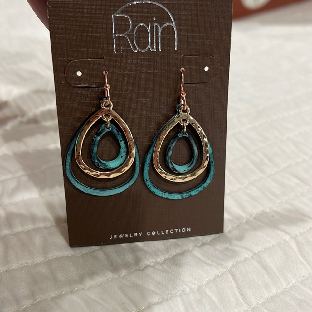 NWT- Dangle Earrings